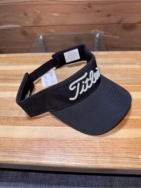NEW Men’s Titleist Black/White Golf Visor Hat Cap NWT